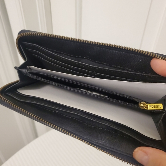 NWOT Fossil Tara Zip Close Black Pebble Grain Leather Accordian Wallet W/Tassle - Picture 7 of 7